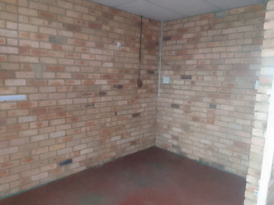 To Let Commercial Property for Rent in Oos Einde North West
